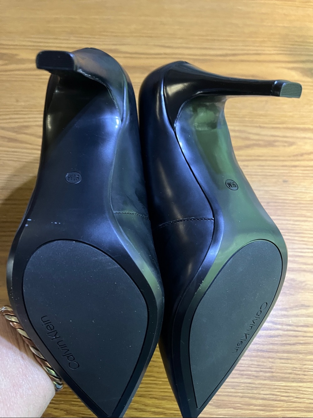 Calvin Klein Black Pointed-Toe Leather Pumps size 9.5M - Picture 5 of 7